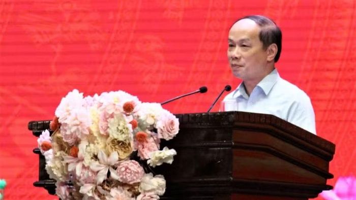 Đồng chí Phạm Tất Thắng, Ủy viên Trung ương Đảng, Phó Trưởng ban Thường trực Ban Tuyên giáo và Dân vận Trung ương phát biểu khai mạc Hội nghị.