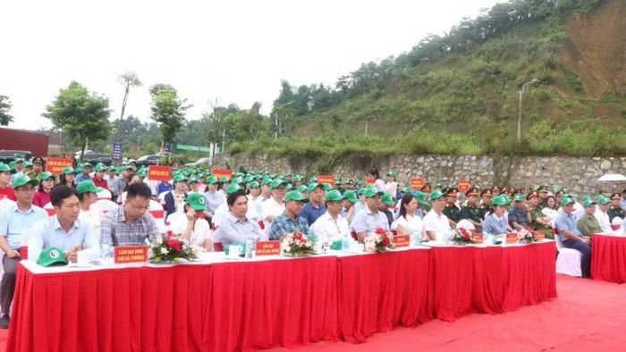 Các đại biểu tham dự lễ phát động.