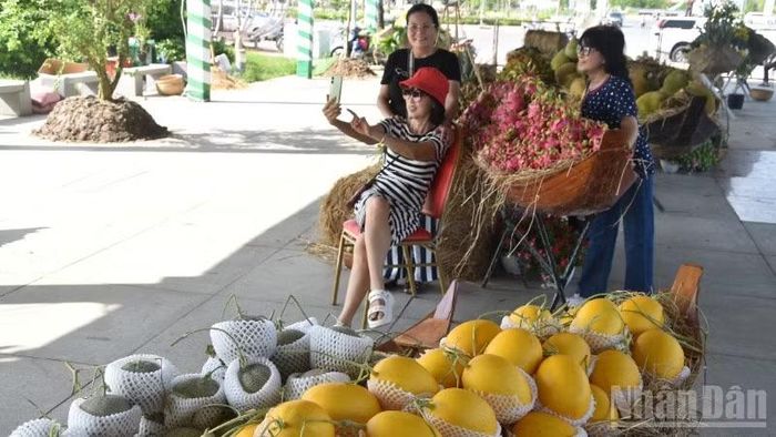 Trưng bày trái cây tại lễ hội.