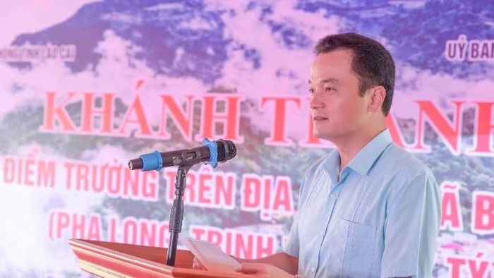 Phó Chủ tịch Ủy ban nhân dân tỉnh Lào Cai Giàng Quốc Hưng phát biểu.