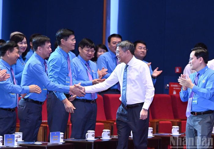Thủ tướng Chính phủ Lê Minh Hưng đến dự phiên trao đổi, thảo luận với các đại biểu dự Đại hội XIV Công đoàn Việt Nam.