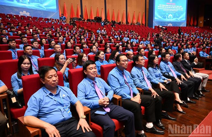 Các đại biểu tham dự phiên trao đổi, thảo luận.