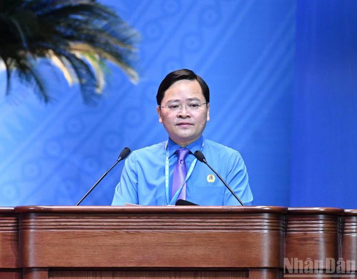  Đồng chí Nguyễn Anh Tuấn, Ủy viên Ban Chấp hành Trung ương Đảng, Chủ tịch Tổng Liên đoàn Lao động Việt Nam phát biểu. 