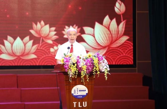  PGS, TS Nguyễn Hữu Huế, Bí thư Đảng ủy Trường đại học Thủy lợi phát biểu ý kiến. 