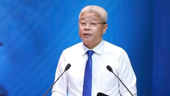 Thứ trưởng Nội vụ Nguyễn Mạnh Khương cung cấp thông tin, làm rõ những vấn đề đại biểu trao đổi. (Ảnh: TRẦN HẢI)