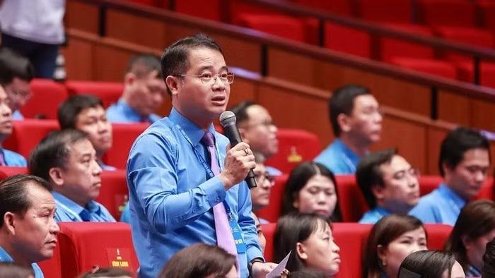 Đại biểu Hoàng Phúc Long kiến nghị. (Ảnh: TRẦN HẢI)