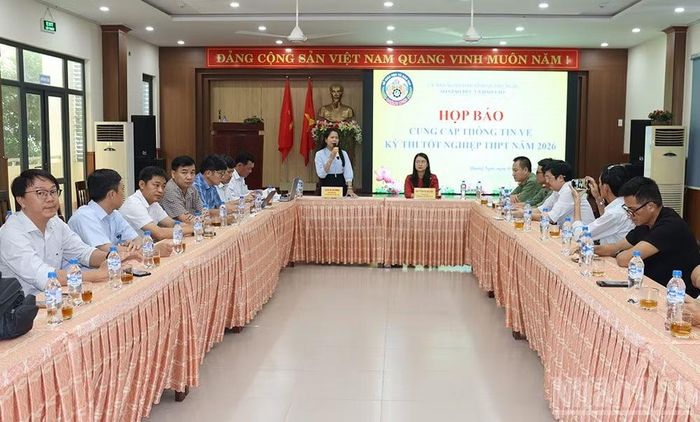 Quang cảnh buổi họp báo.