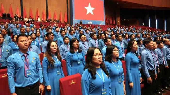 Các đại biểu dự lễ Chào cờ phiên bế mạc Đại hội.