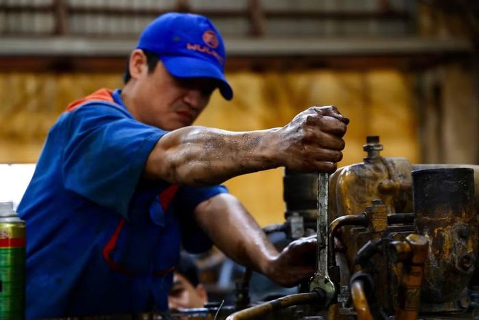 Sức mạnh từ đôi tay người thợ.