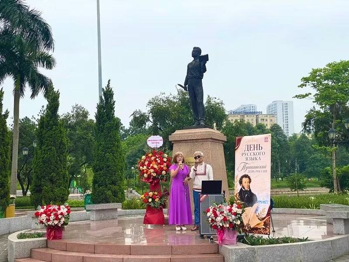 Các tiết mục biểu diễn khơi dậy những kỉ niệm đẹp đẽ về nước Nga. (Ảnh: Hà Thương)