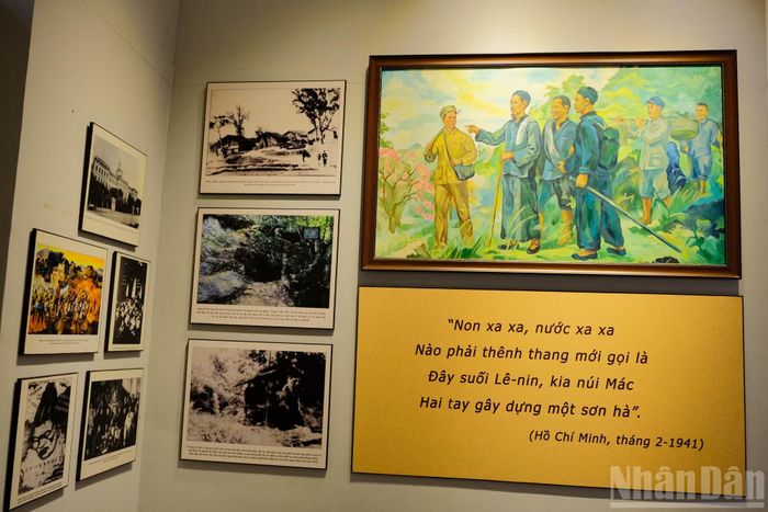 Không gian này cũng giới thiệu các nội dung về tư tưởng, đạo đức, phong cách Hồ Chí Minh và những hoạt động học tập, làm theo tấm gương của Người.