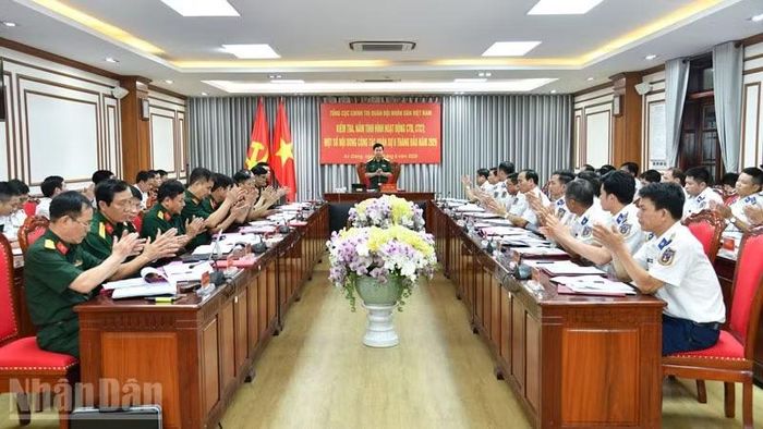 Quang cảnh buổi làm việc.