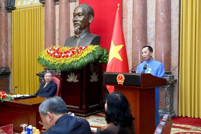 Đại diện người cao tuổi tiêu biểu phát biểu tại cuộc gặp mặt.