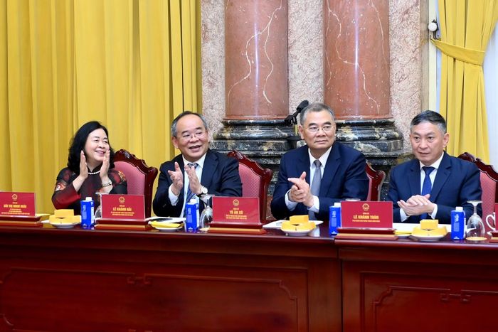 Các đại biểu dự cuộc gặp mặt.