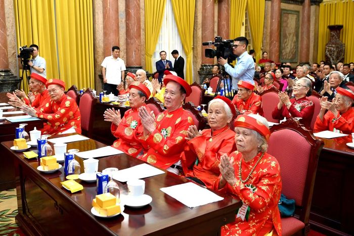 Các đại biểu tham dự cuộc gặp mặt.