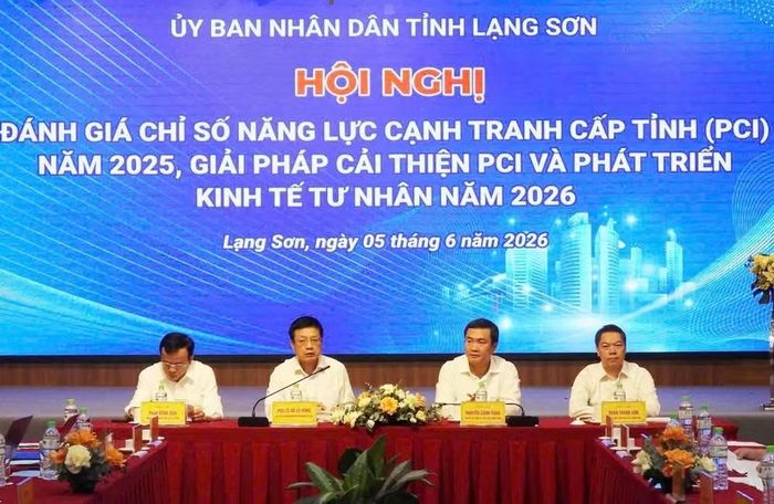 Các đại biểu điều hành hội nghị.