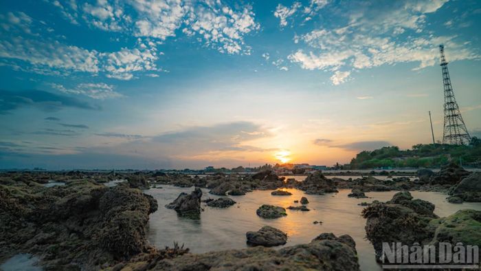 Khoảnh khắc hoàng hôn ở Hòn Đen cũng là một món quà tuyệt vời của thiên nhiên tặng cho du khách.