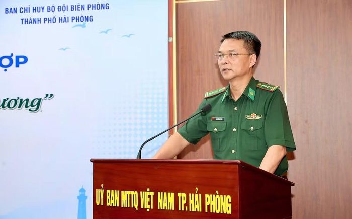 Đại tá Phạm Hồng Phong, Bí thư Đảng ủy, Chính ủy Bộ đội Biên phòng thành phố Hải Phòng phát biểu tại lễ ký kết. (Ảnh: NGUYỄN KHÁNH)