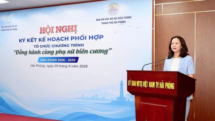 Đồng chí Trần Thu Hương, Ủy viên Thành ủy, Chủ tịch Hội Liên hiệp Phụ nữ thành phố Hải Phòng phát biểu tại lễ ký kết. (Ảnh: NGUYỄN KHÁNH)