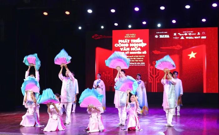 Một trong những tiết mục văn nghệ đặc sắc chào mừng hội thảo.