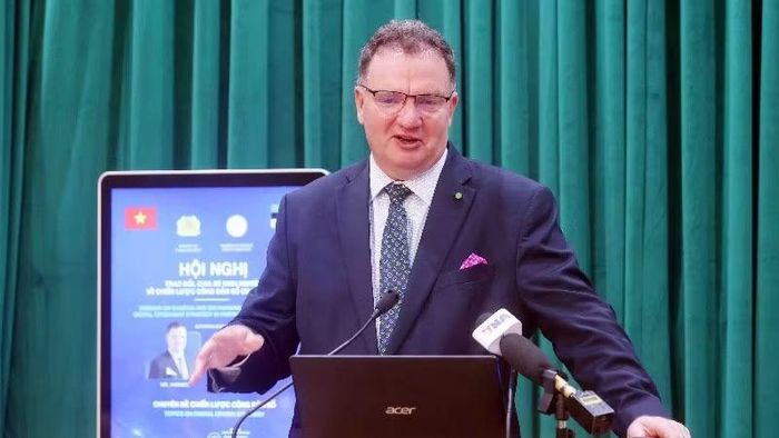 Ông Hannes Astok, Giám đốc Học viện Chính phủ số của Estonia chia sẻ hành trình xây dựng chính phủ số, xã hội số và công dân số.