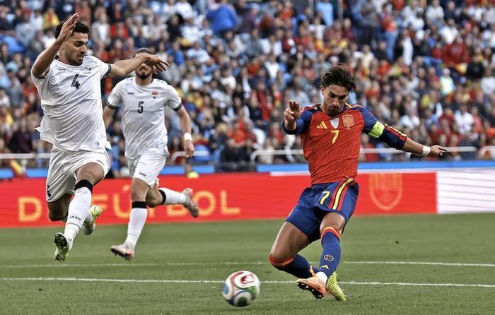 Ferran Torres đưa Tây Ban Nha vượt lên phút 15