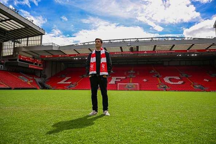 HLV Iraola thay thế tiền nhiệm Arne Slot tại đội bóng vùng Merseyside.