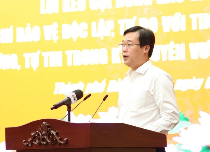 Ông Lê Quốc Phong, Ủy viên Trung ương Đảng, Phó Bí thư Thường trực Thành ủy TPHCM, phát biểu chào mừng hội thảo