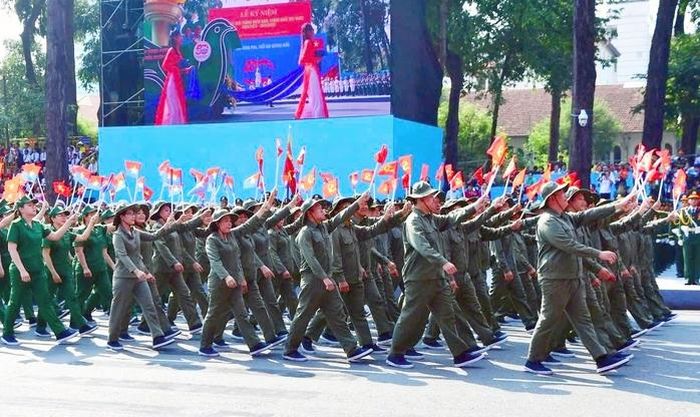 Tôi cùng đồng đội tham gia diễu hành nhân kỷ niệm 50 năm Ngày Giải phóng miền Nam, thống nhất đất nước