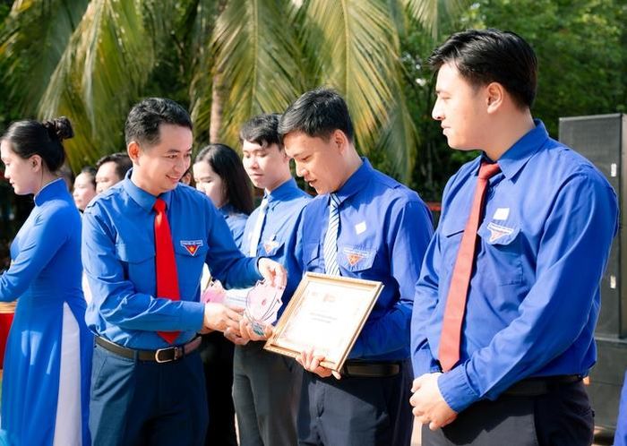 Tuyên dương các cá nhân, tập thể tiêu biểu