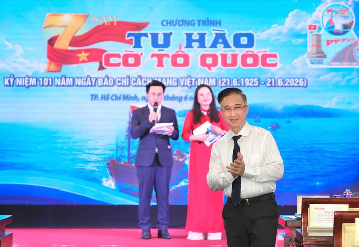 Đánh giá cao chương trình Tự hào cờ Tổ quốc của Báo Người Lao Động, Phó Bí thư Thành ủy TPHCM Đặng Minh Thông nhấn mạnh đây là dịp để chúng ta cùng nhìn lại một hành trình đầy ý nghĩa, một chương trình mang đậm dấu ấn của báo chí thành phố và cả nước trong việc khơi dậy, lan tỏa tinh thần yêu nước, lòng tự hào dân tộc và ý thức trách nhiệm đối với Tổ quốc. Đồng thời ông cũng tin tưởng chương trình sẽ tiếp tục được duy trì, tiếp nối và lan tỏa trong chặng đường sắp tới.