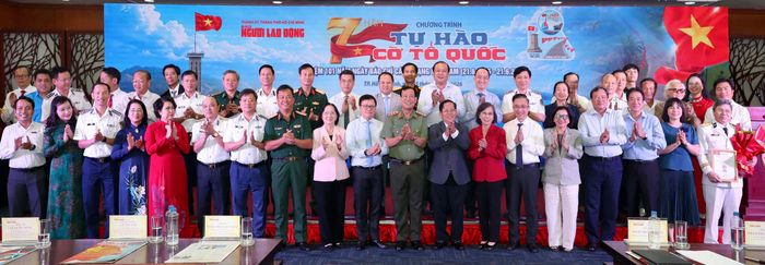 Nhiều đại biểu tin rằng những giá trị của chương trình "Tự hào cờ Tổ quốc" sẽ tiếp tục được duy trì, tiếp nối và lan tỏa trong chặng đường sắp tới. Bởi tình yêu Tổ quốc, lòng tự hào dân tộc và khát vọng cống hiến cho đất nước là những giá trị không bao giờ thay đổi.