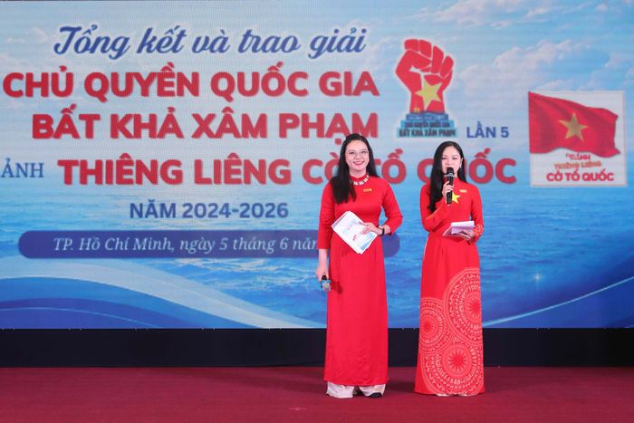 Dịp này, Báo Người Lao Động đã tổ chức trao giải hai cuộc thi gồm cuộc thi viết "Chủ quyền quốc gia bất khả xâm phạm" lần thứ 5 và cuộc thi ảnh "Thiêng liêng cờ Tổ quốc" lần 4