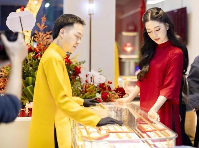  Giá vàng hôm nay (5-6): Giá bán ra vàng miếng và vàng nhẫn ở mức 156 triệu đồng/lượng tại một số thương hiệu vàng lớn. Ảnh minh họa: daidoanket.vn 