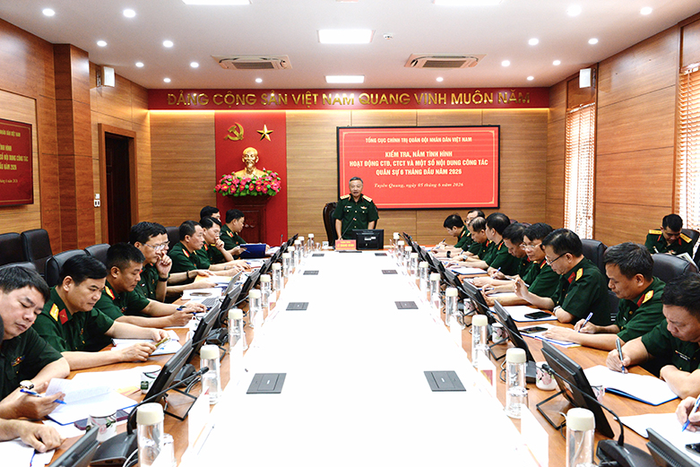 Thượng tướng Lê Quang Minh chủ trì kiểm tra.