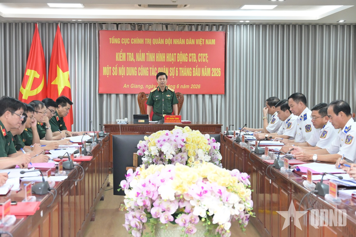Quang cảnh buổi kiểm tra, nắm tình hình của đoàn công tác.