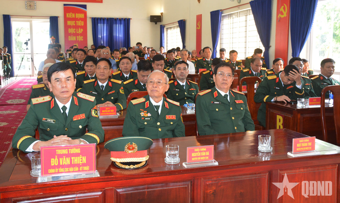 Các đại biểu dự buổi lễ.