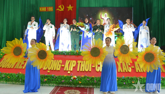 Tiết mục văn nghệ tại buổi lễ.