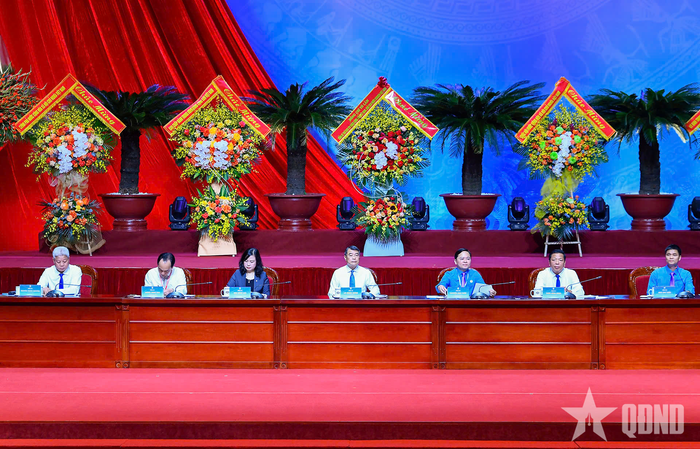 Thủ tướng Lê Minh Hưng chủ trì chương trình trao đổi, thảo luận.