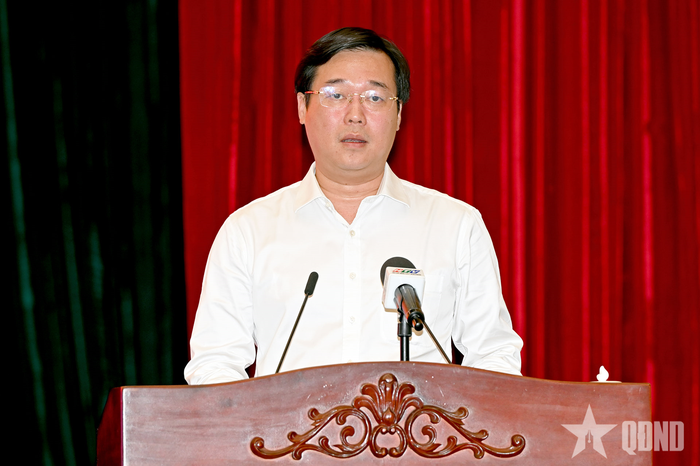 Đồng chí Lê Quốc Phong phát biểu chào mừng. 