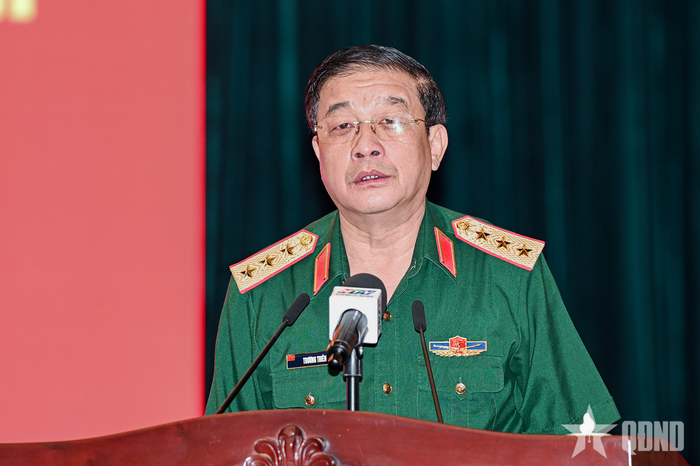 Thượng tướng Trương Thiên Tô phát biểu đề dẫn hội thảo. 