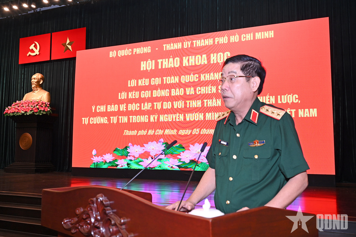  Thượng tướng Nguyễn Văn Gấu phát biểu khai mạc hội thảo. 