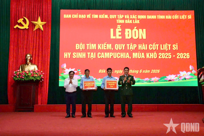 Ban Chỉ đạo 515 tỉnh Đắk Lắk tặng quà Đội K51.