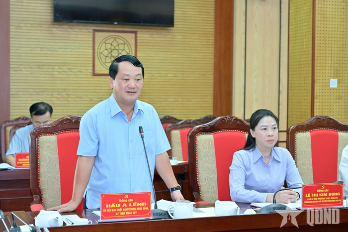 Đồng chí Hầu A Lềnh, Ủy viên Trung ương Đảng, Bí thư Tỉnh ủy Tuyên Quang phát biểu. 