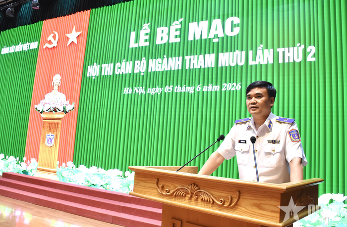  Thiếu tướng Trần Văn Lượng, Phó tư lệnh, Tham mưu trưởng Cảnh sát biển Việt Nam phát biểu tại buổi lễ. 