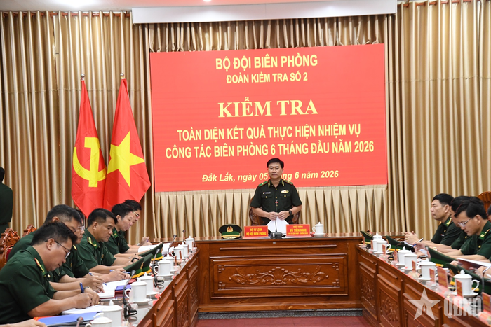 Thiếu tướng Võ Tiến Nghị nhận xét, đánh giá kết quả kiểm tra.