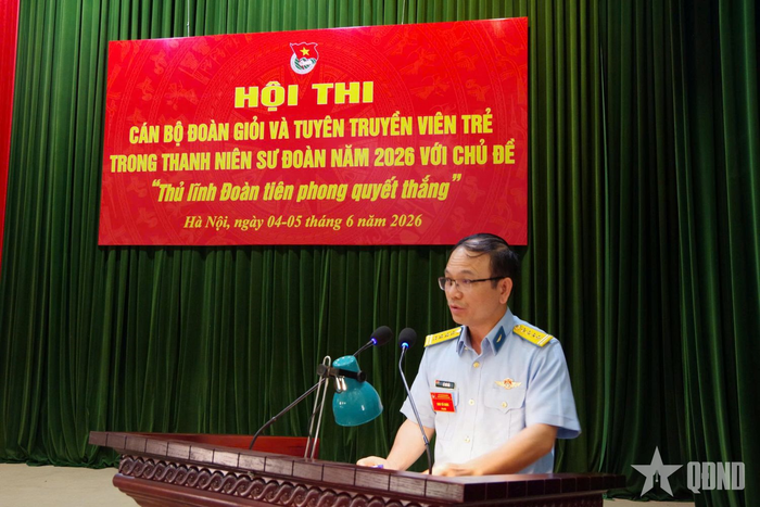  Đại tá Lê Chí Hải, Phó chính ủy Sư đoàn 371 phát biểu tại hội thi. 