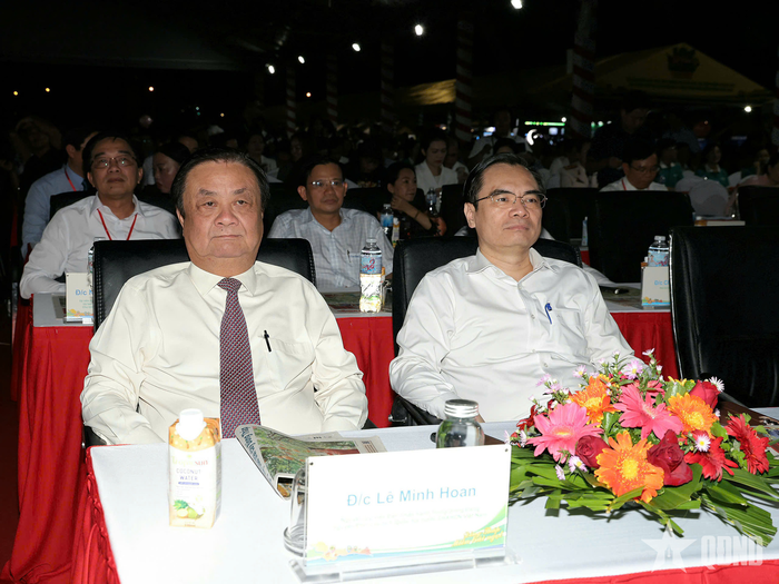 Các đại biểu tham dự.