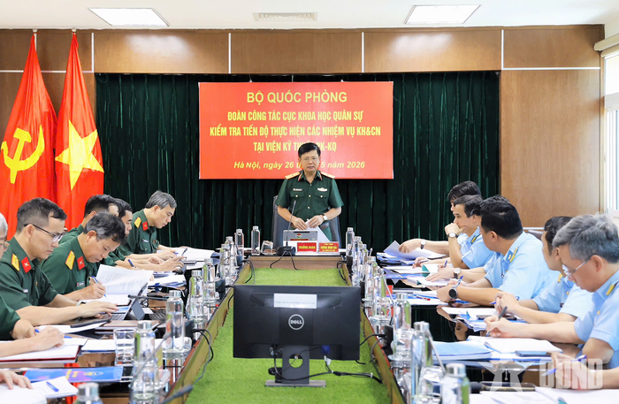 Quang cảnh làm việc của đoàn công tác tại Viện Kỹ thuật Phòng không - Không quân (Quân chủng Phòng không - Không quân). Ảnh: KIỀU TRINH 
