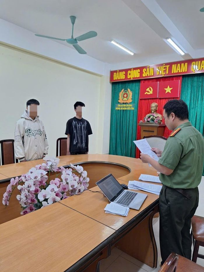 Công an tỉnh Lâm Đồng khởi tố bị can đối với N.P.T.S và B.T.Q về tội: “Cố ý làm lộ bí mật Nhà nước”. Ảnh: CALĐ